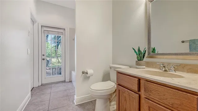 a sign that is sitting in front of a building