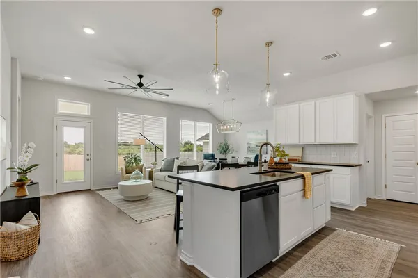$2,500 | 3572 Pointe Du Hoc Drive, Bryan, TX 77808