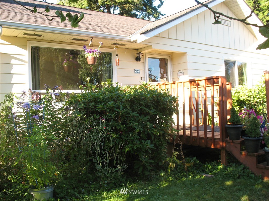 303 Morgan Road Everett, WA 98203 - Photo 1 of 14