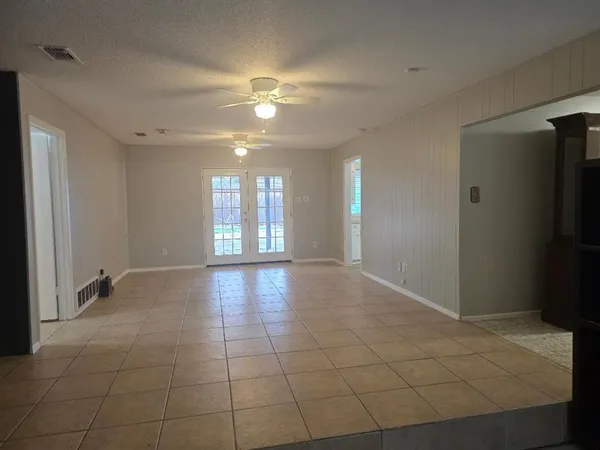 $3,200 | Undisclosed Address, Hurst, TX 76054