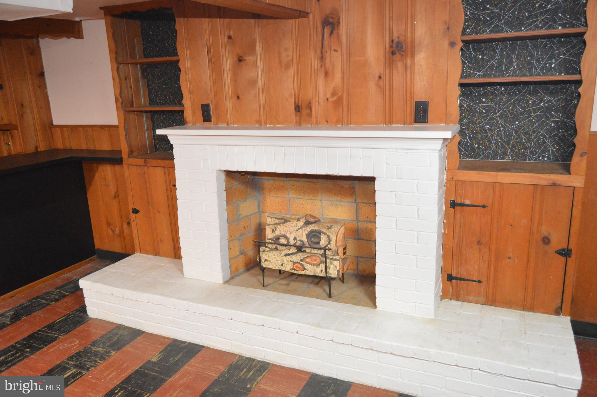2121 Peters Road Reading, PA 19601 - Photo 18 of 28 Gas Fireplace