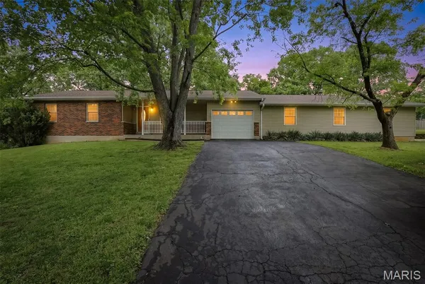 $329,000 | 2580 South Ridge Lane, Festus, MO 63028