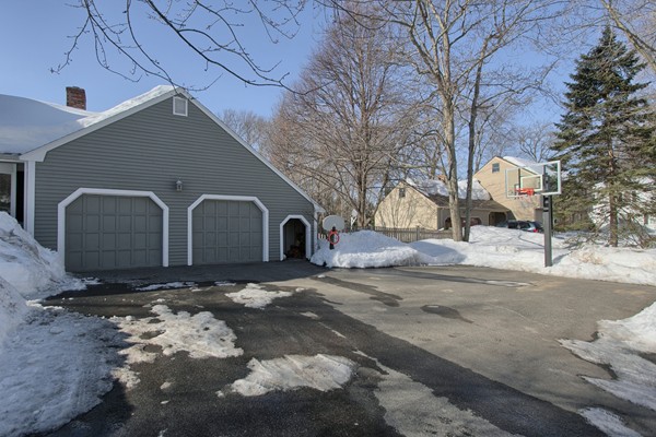 38 Tolland Road North Andover, MA 01845 - Photo 3 of 29 Gallery Image 3
