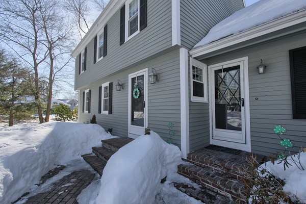 38 Tolland Road North Andover, MA 01845 - Photo 4 of 29 Gallery Image 4