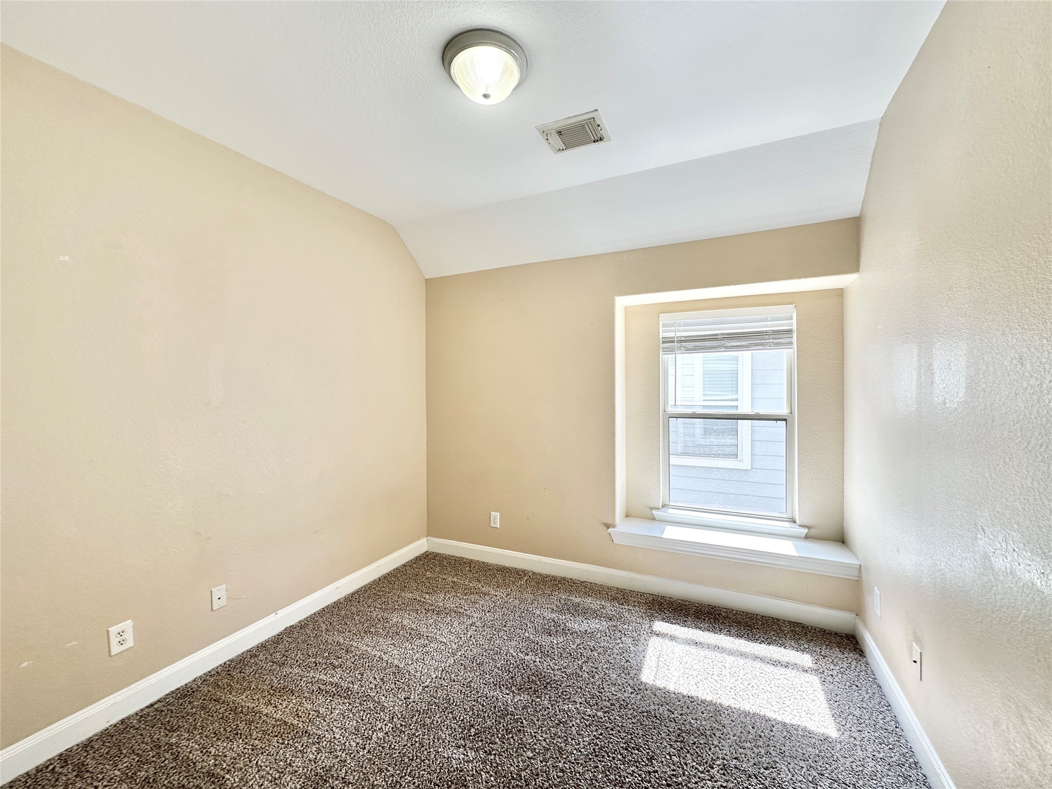 43 Panterra Way Spring, TX 77382 - Photo 13 of 17 an empty room with windows
