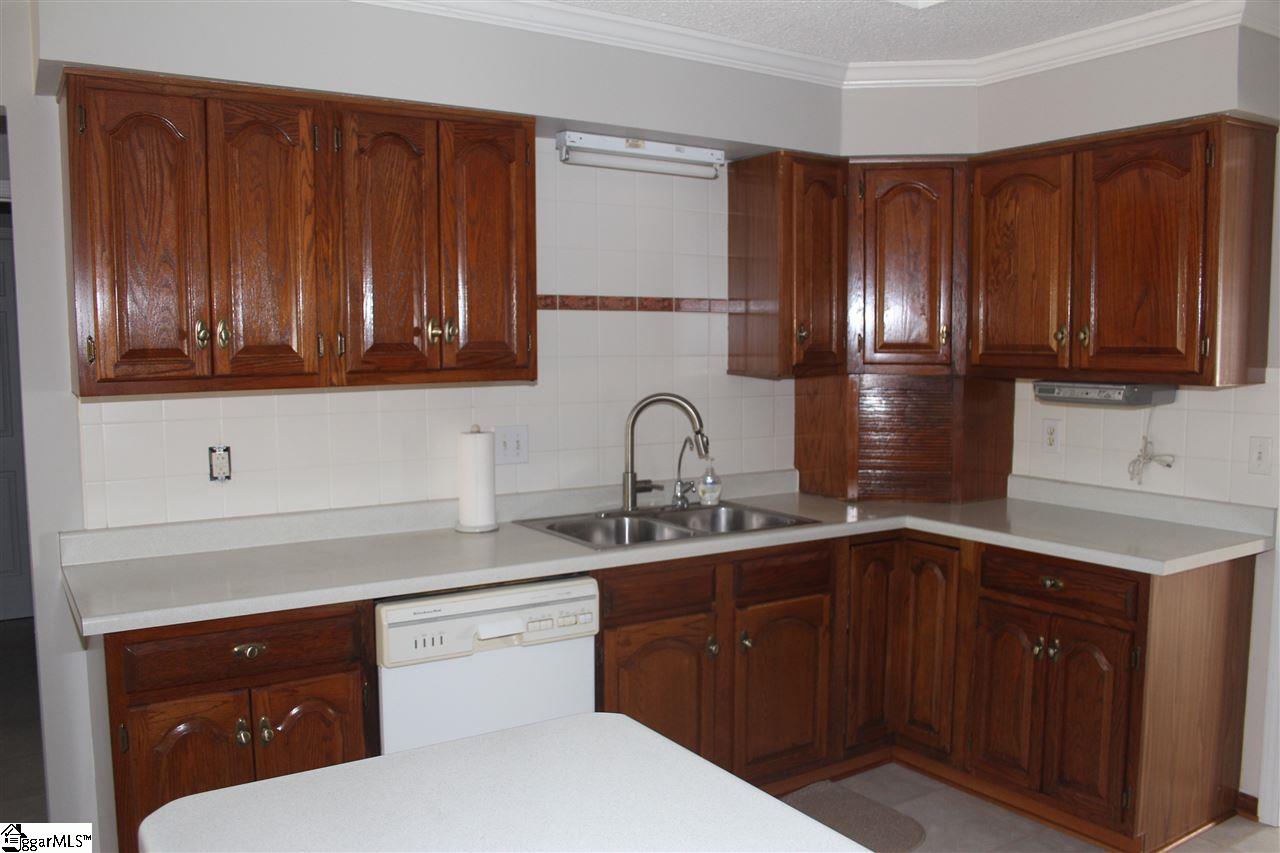 409 Quail Run Circle Fountain Inn, SC 29644 - Photo 10 of 36 Gallery Image 10