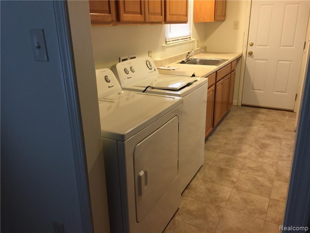4511 Oliver Road Royal Oak, MI 48073 - Photo 3 of 8