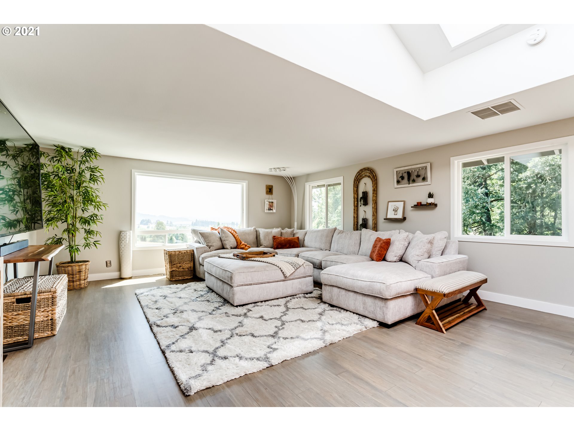 32945 Dillard Road Eugene, OR 97405 - Photo 13 of 30 a living room with furniture and a large window