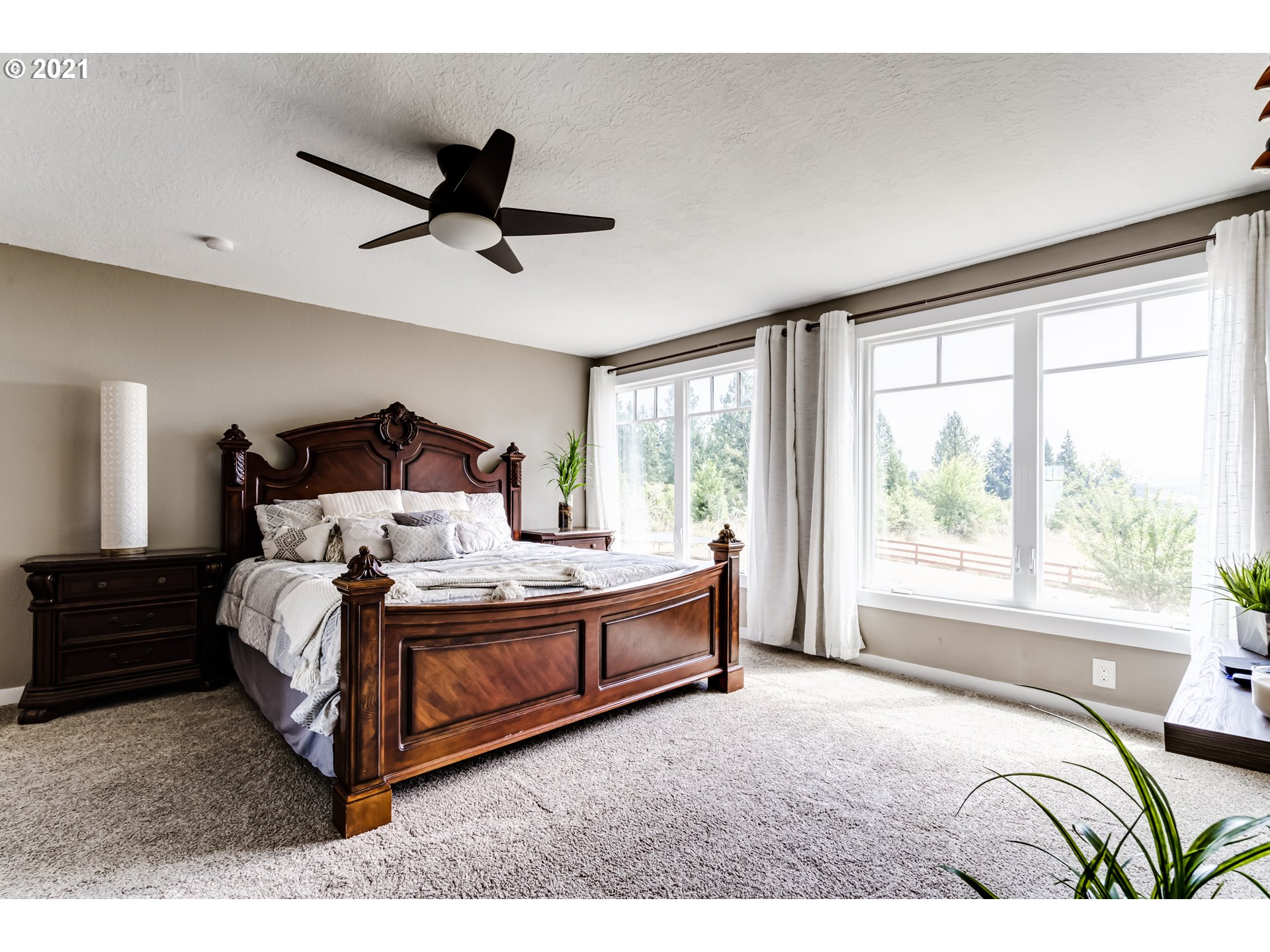 32945 Dillard Road Eugene, OR 97405 - Photo 17 of 30 a bed room with a bed and a large window