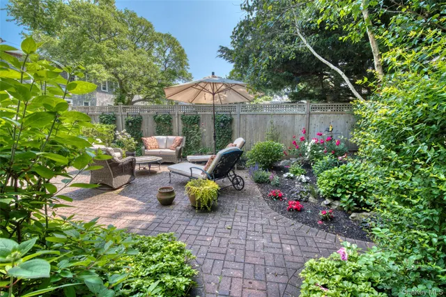 a view of a backyard with plants and garden
