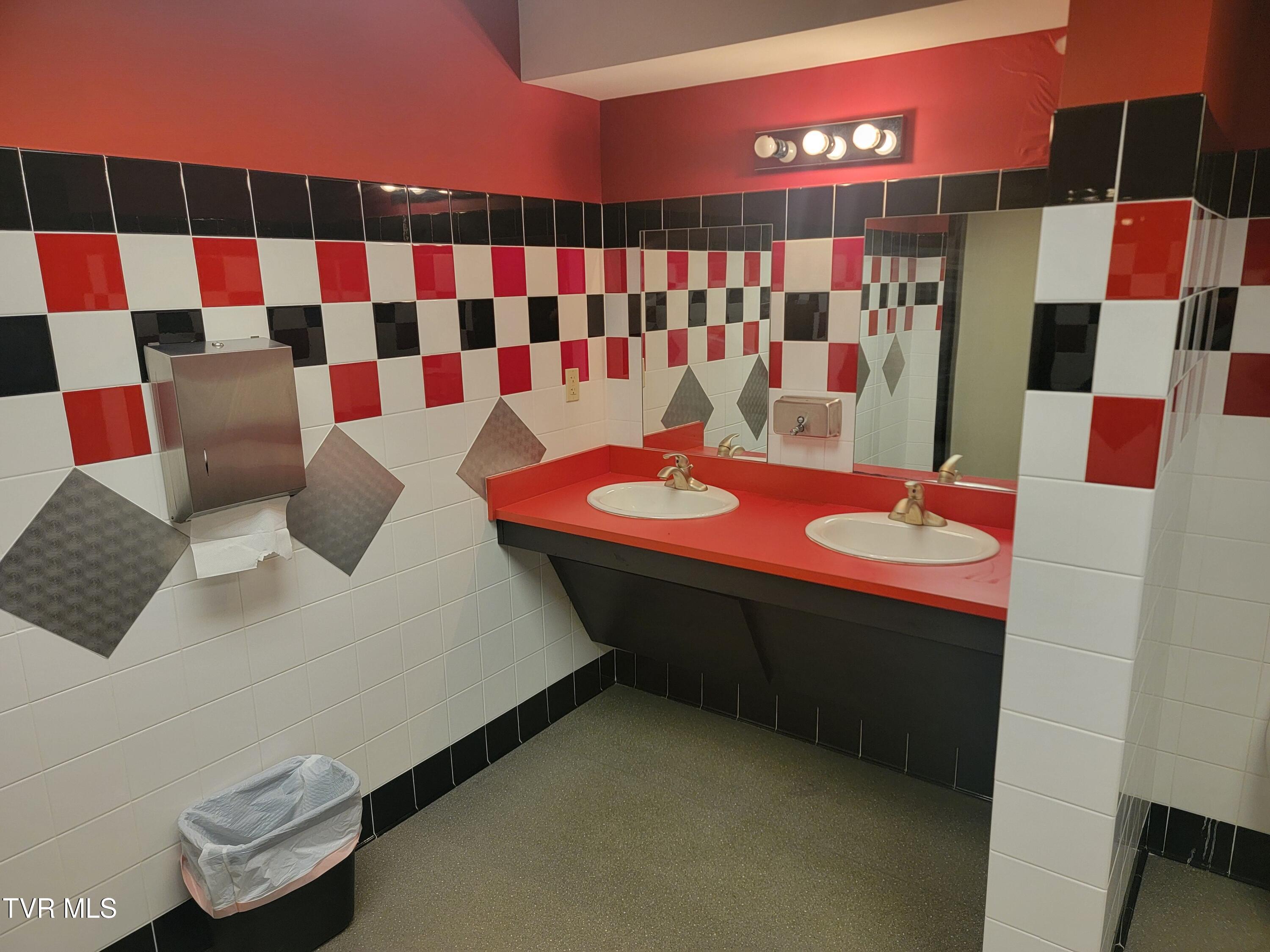 210 Raceday Center Drive, Unit 1505 Bristol, TN 37620 - Photo 51 of 69 20250630_164231