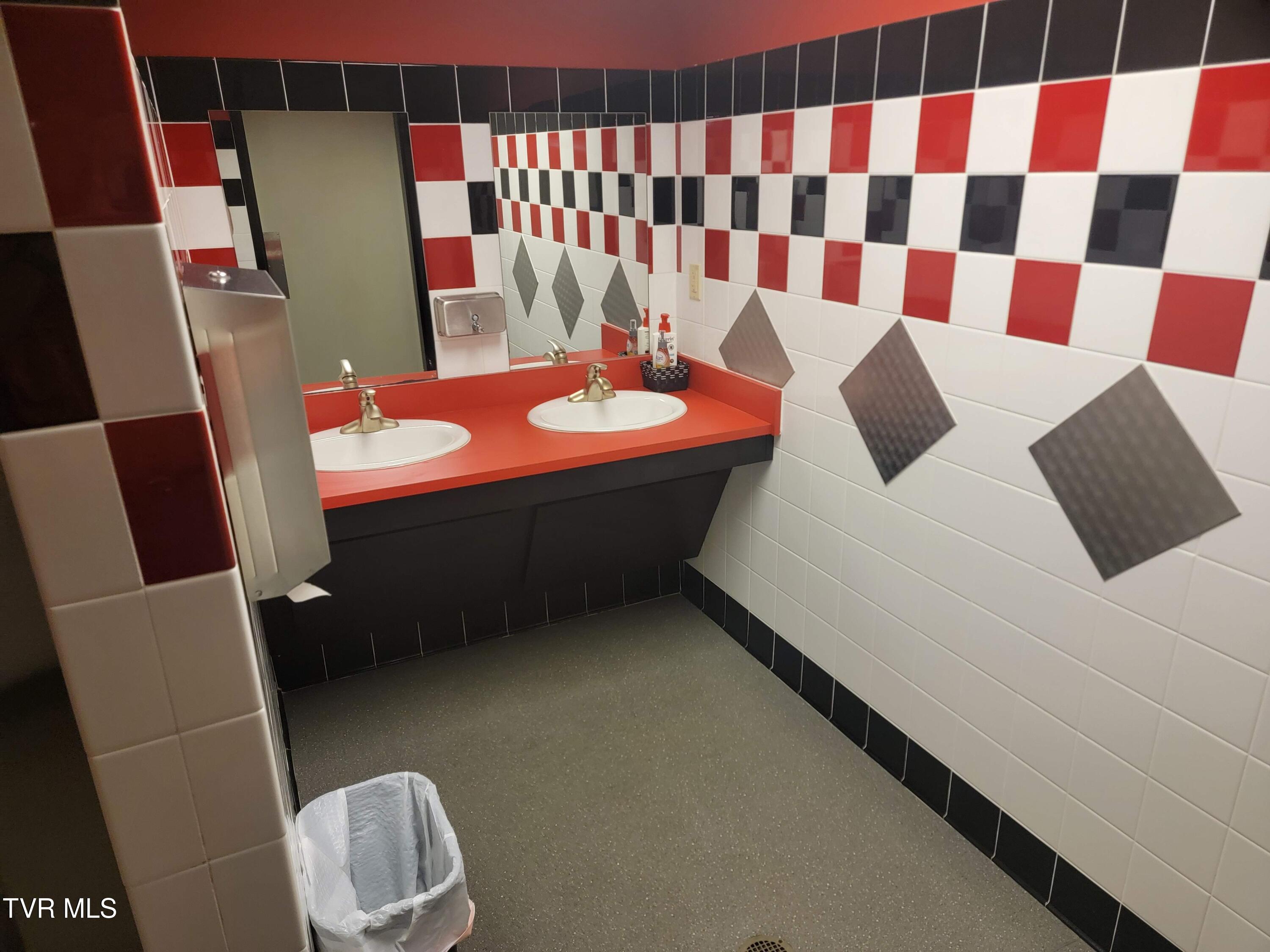 210 Raceday Center Drive, Unit 1505 Bristol, TN 37620 - Photo 53 of 69 20250630_164256