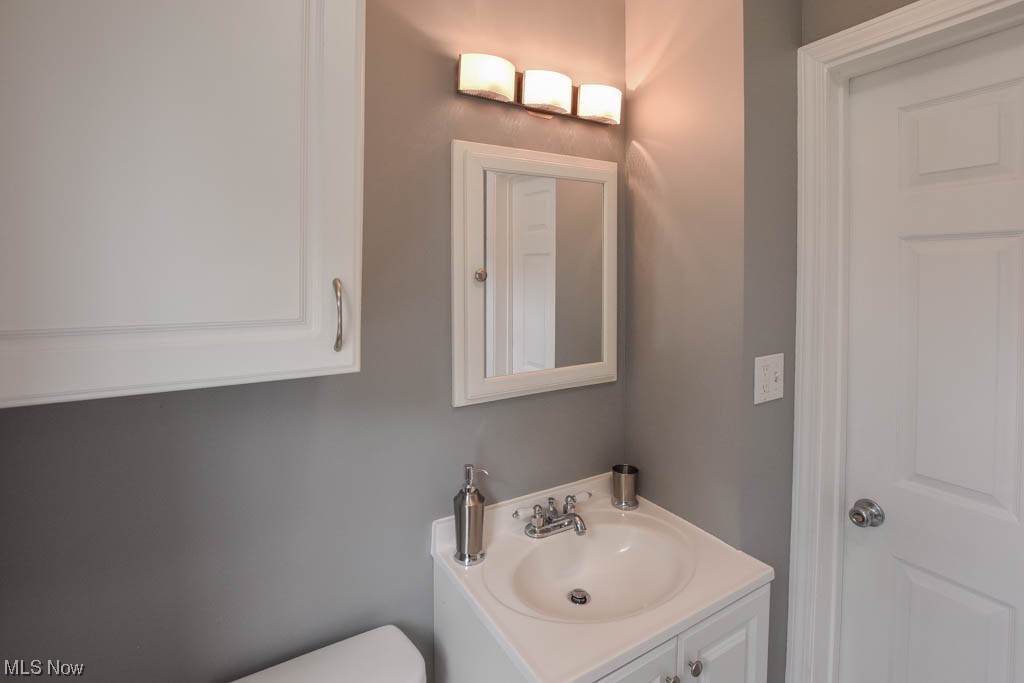 730 East Smith Road Medina, OH 44256 - Photo 11 of 22 Full Bathroom