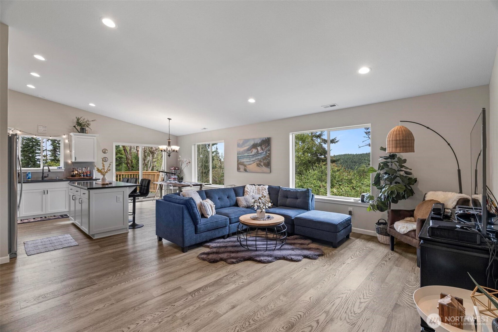 144-38 18 Loop Road Centralia, WA 98531 - Photo 3 of 39 a living room with furniture and a large window