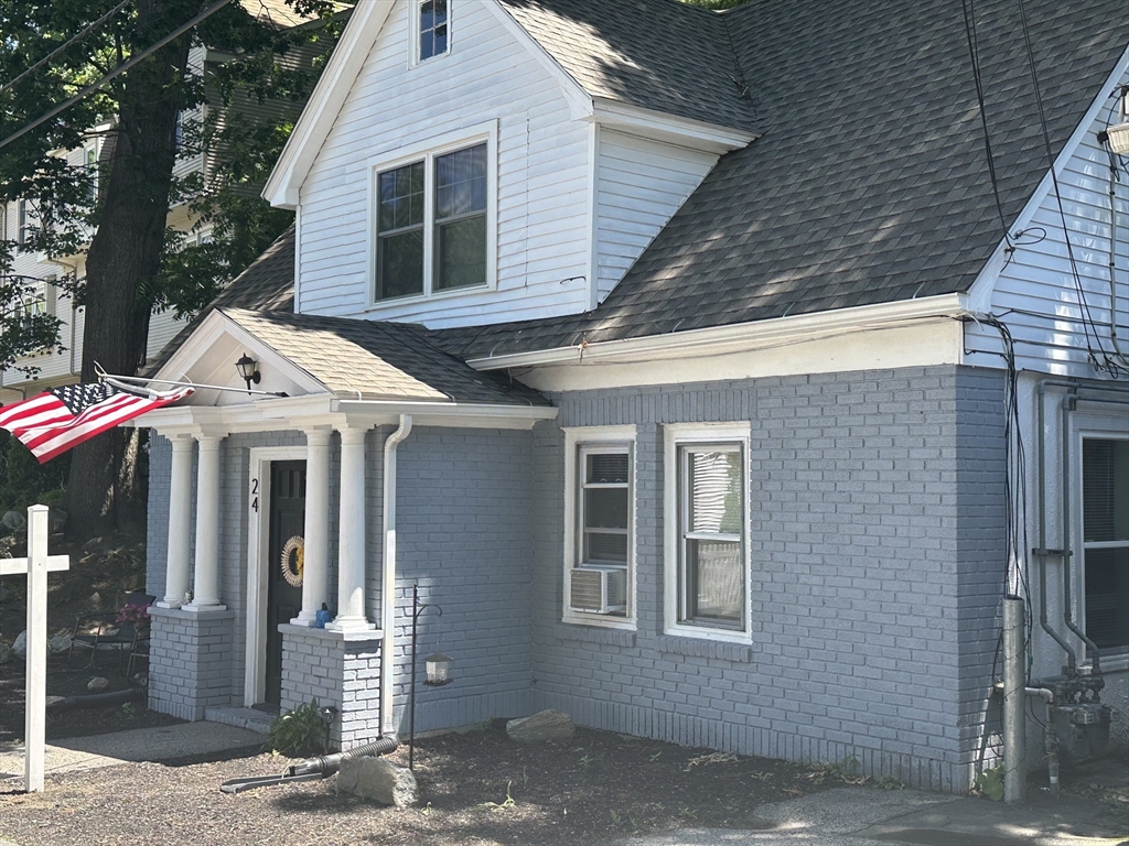 24 Proctor Street Worcester, MA 01606 - Photo 3 of 22