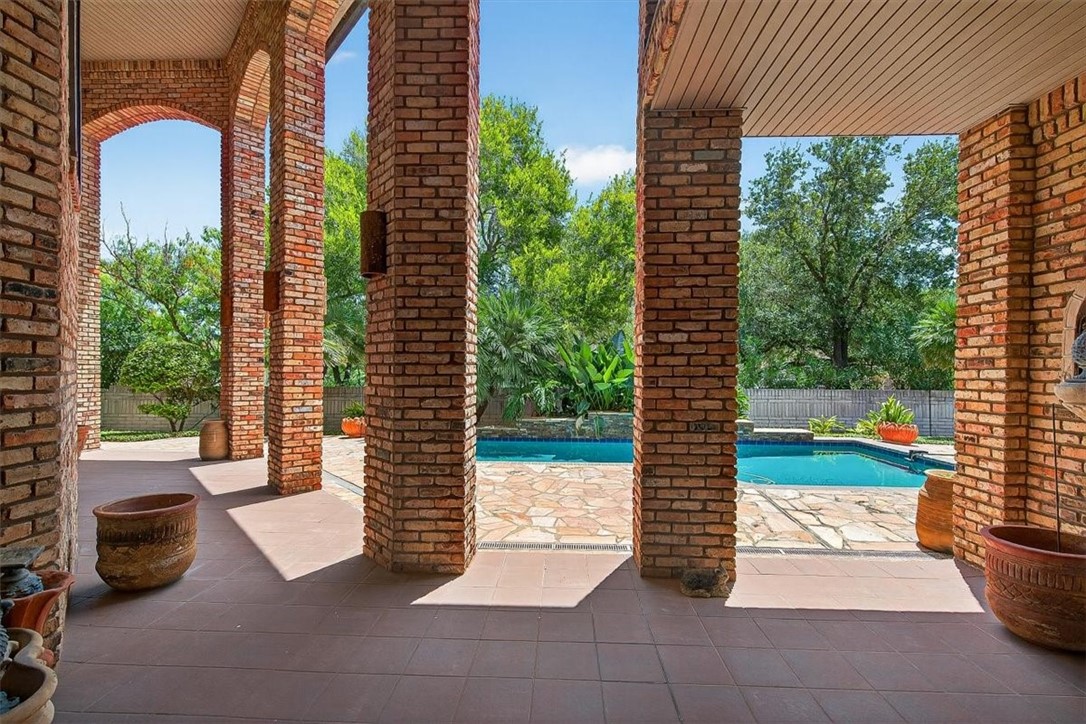 4811 Ocean Drive Corpus Christi, TX 78412 - Photo 33 of 39 a view of a garden from a corridor