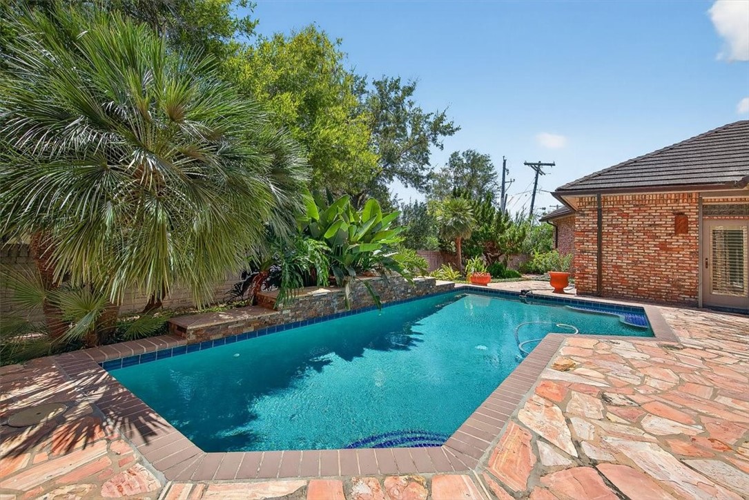 4811 Ocean Drive Corpus Christi, TX 78412 - Photo 4 of 39 a view of a backyard