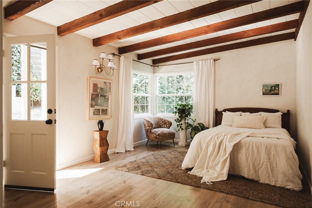 601 Sinclair Avenue Glendale, CA 91206 - Photo 17 of 38 a bedroom with a large bed and a large window