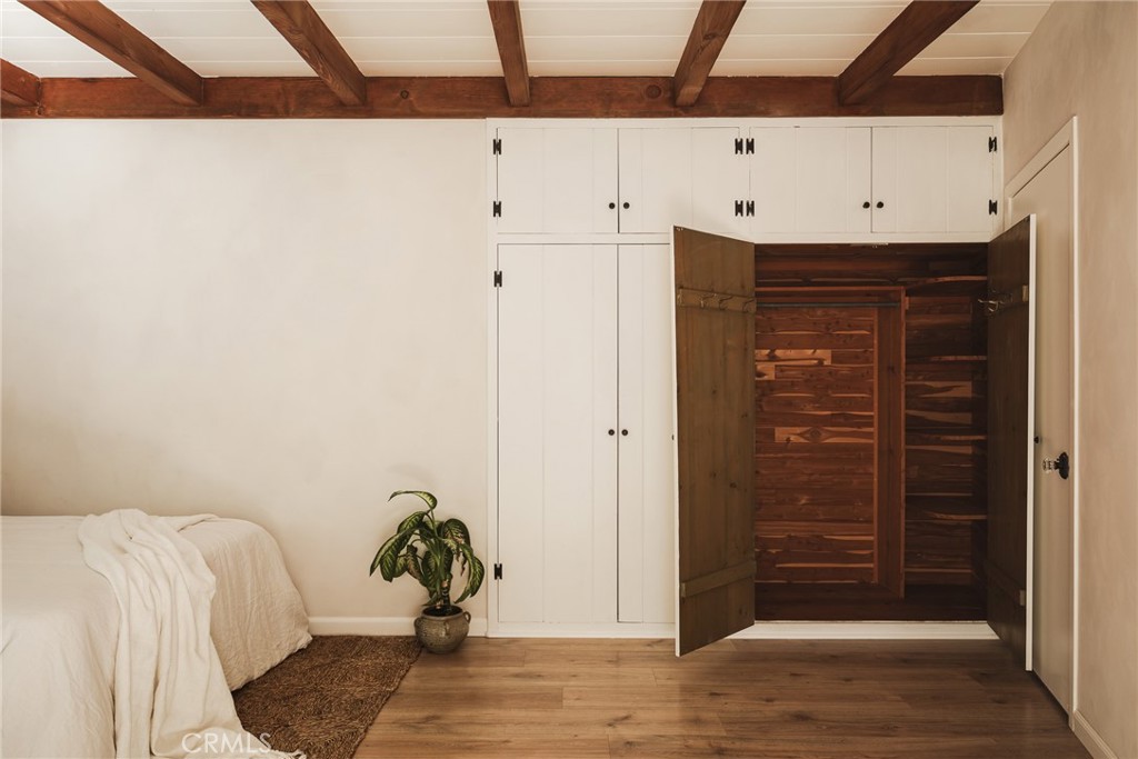 601 Sinclair Avenue Glendale, CA 91206 - Photo 18 of 38 a room with wooden floor and white walls