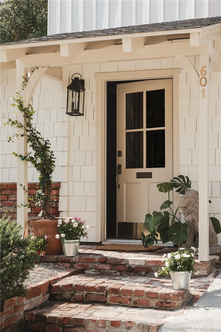 601 Sinclair Avenue Glendale, CA 91206 - Photo 2 of 38 a front view of a house with a yard and garage