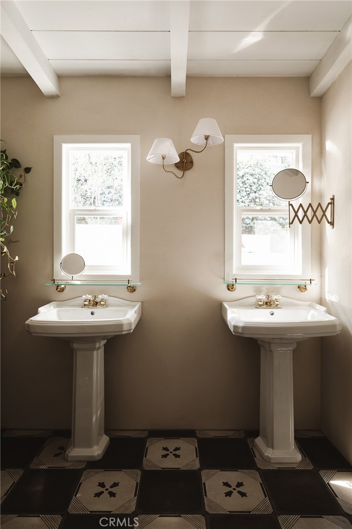 601 Sinclair Avenue Glendale, CA 91206 - Photo 21 of 38 a bathroom with a sink and a mirror