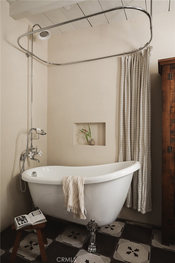 601 Sinclair Avenue Glendale, CA 91206 - Photo 22 of 38 a white bath tub sitting next to a white toilet