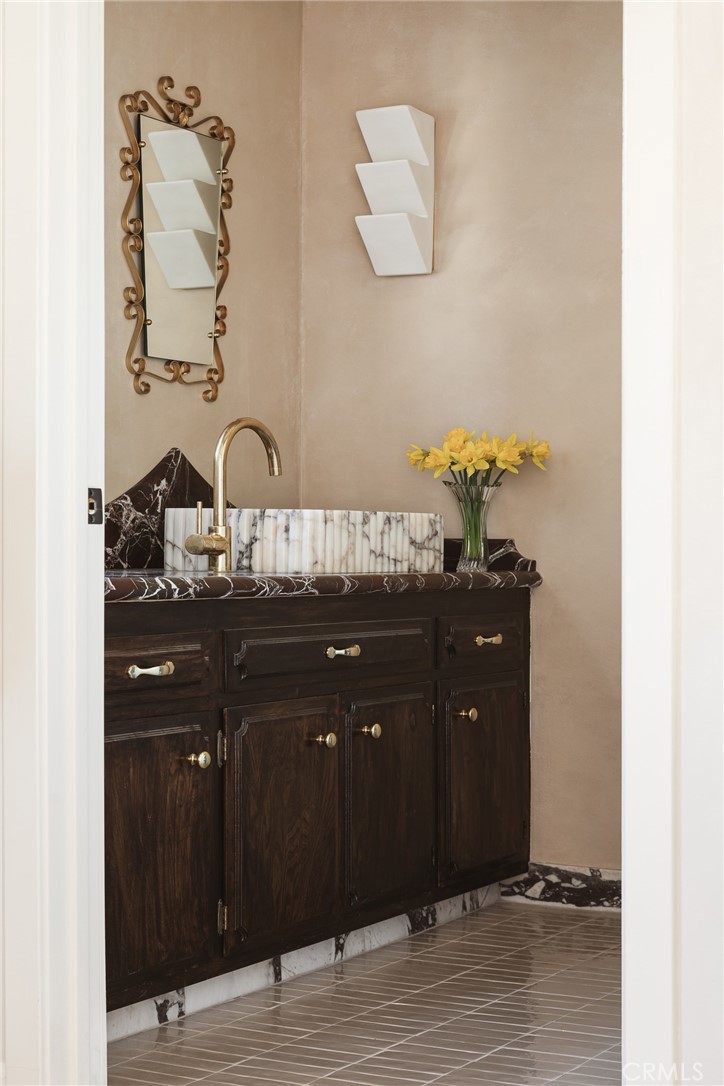 601 Sinclair Avenue Glendale, CA 91206 - Photo 32 of 38 a room with a dresser and mirror