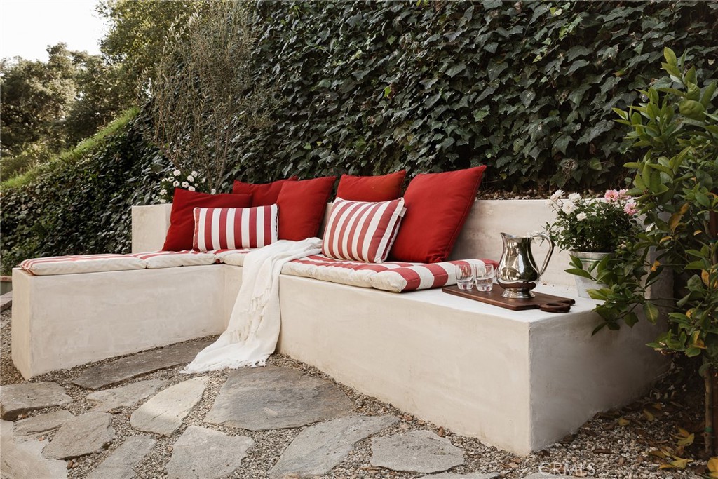 601 Sinclair Avenue Glendale, CA 91206 - Photo 35 of 38 a view of balcony and patio