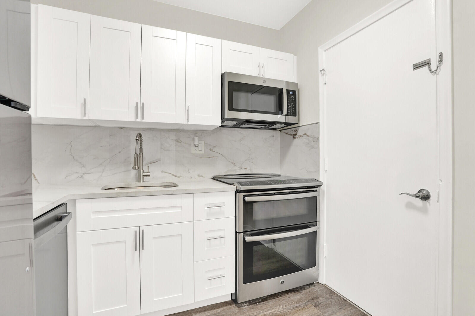 299 Southwest 7th Street, Unit 1040 Boca Raton, FL 33432 - Photo 11 of 31 Kitchen