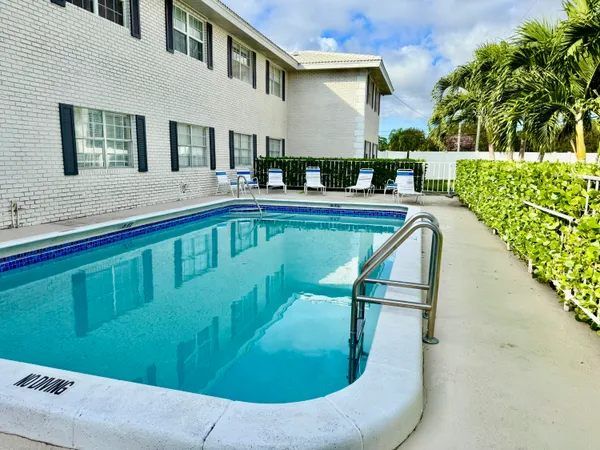 $2,250 | 299 Southwest 7th Street, Unit 1040, Boca Raton, FL 33432