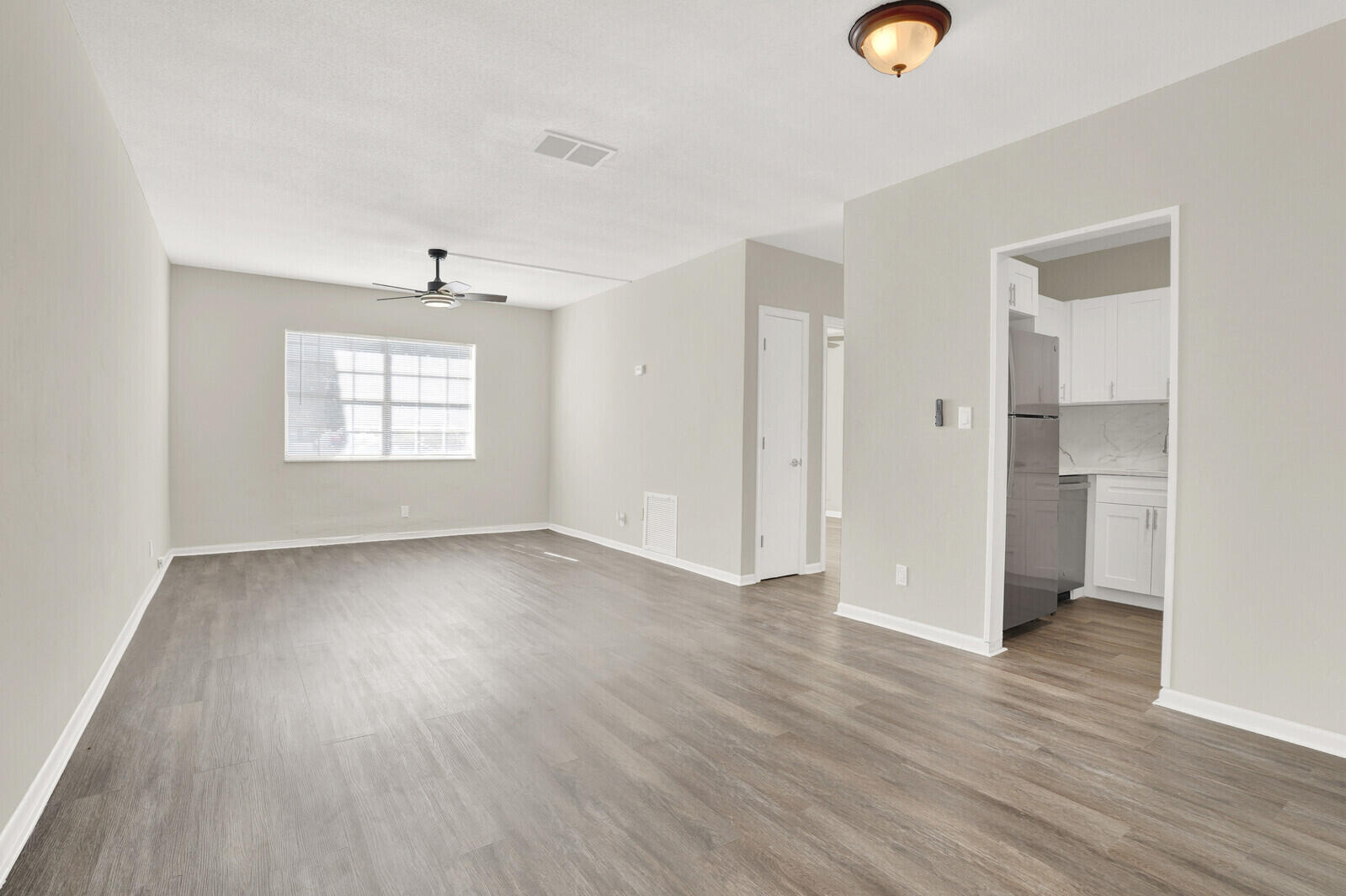 299 Southwest 7th Street, Unit 1040 Boca Raton, FL 33432 - Photo 4 of 31 Living Room/Dining Area
