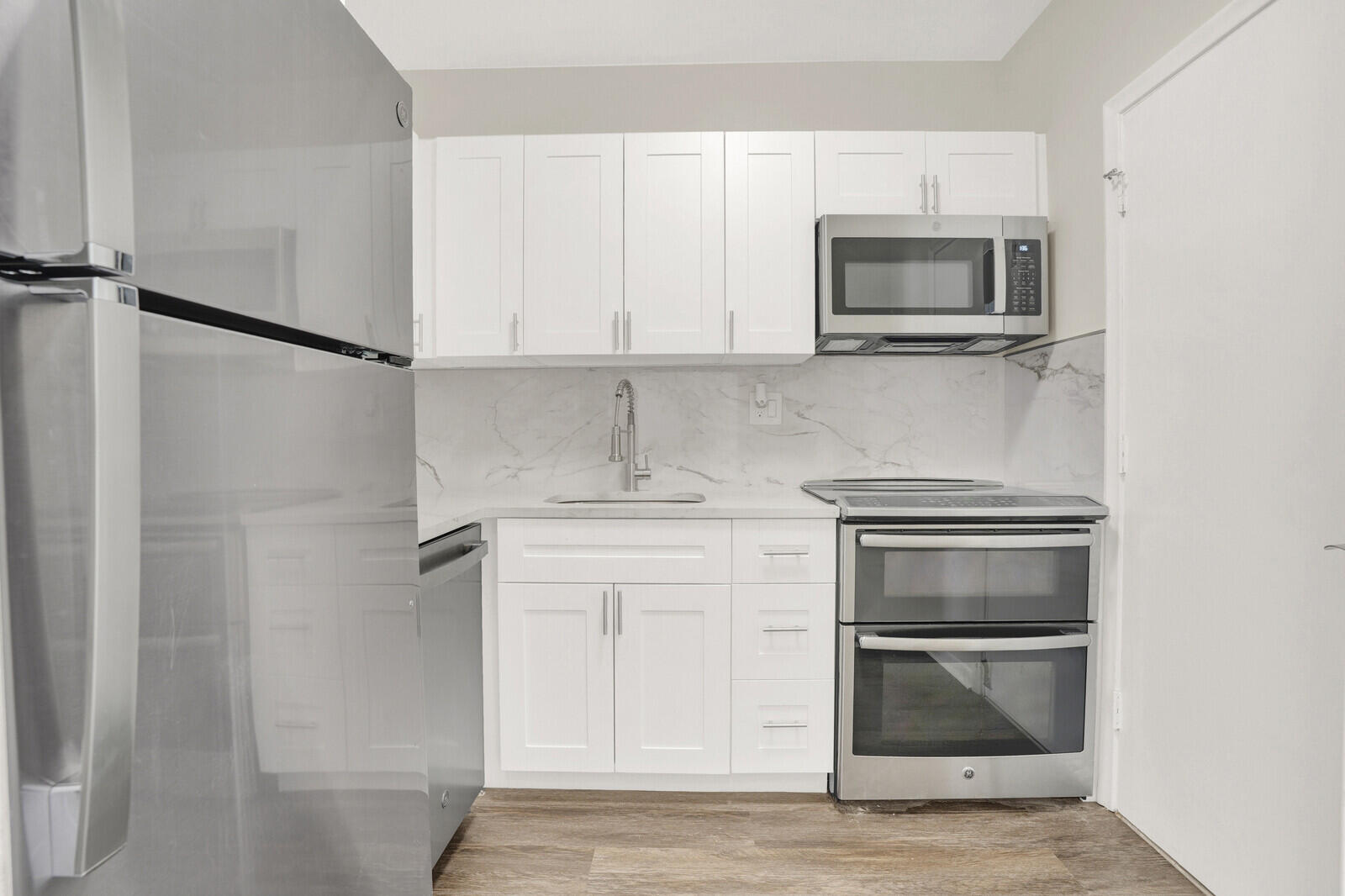 299 Southwest 7th Street, Unit 1040 Boca Raton, FL 33432 - Photo 9 of 31 Kitchen