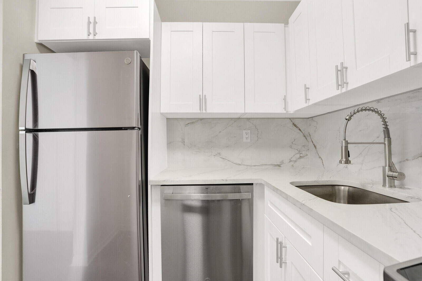 299 Southwest 7th Street, Unit 1040 Boca Raton, FL 33432 - Photo 10 of 31 Kitchen