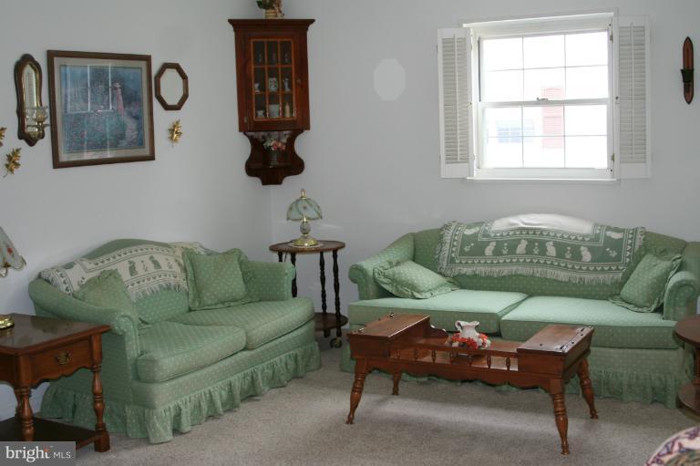 226 Burning Tree Road Lutherville-Timonium, MD 21093 - Photo 3 of 19 Living Room