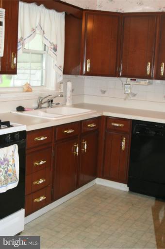 226 Burning Tree Road Lutherville-Timonium, MD 21093 - Photo 5 of 19 Updated Kitchen Cabinets