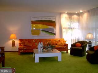 1215 Meinel Road Huntingdon Valley, PA 19006 - Photo 2 of 6 a living room with furniture and a lamp