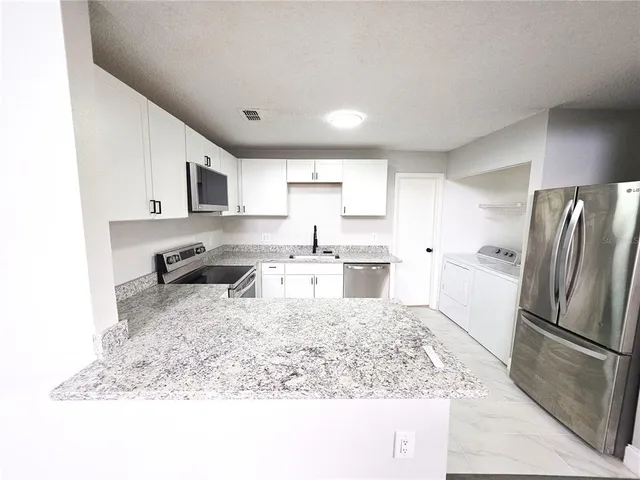 $1,800 | 12219 Armenia Gables Circle, Unit 12219, Tampa, FL 33612