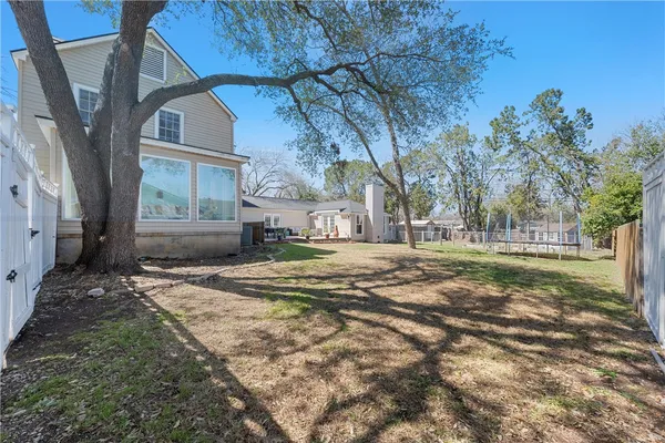 a view of yard with tree