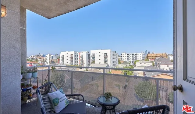 $3,200 | 1025 Dewey Avenue, Unit 403, Los Angeles, CA 90006