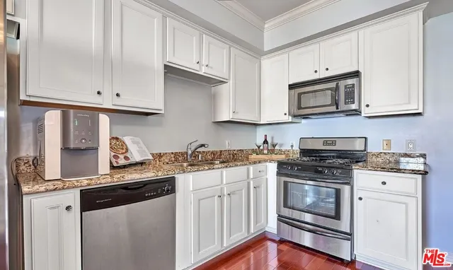 $3,200 | 1025 Dewey Avenue, Unit 403, Los Angeles, CA 90006