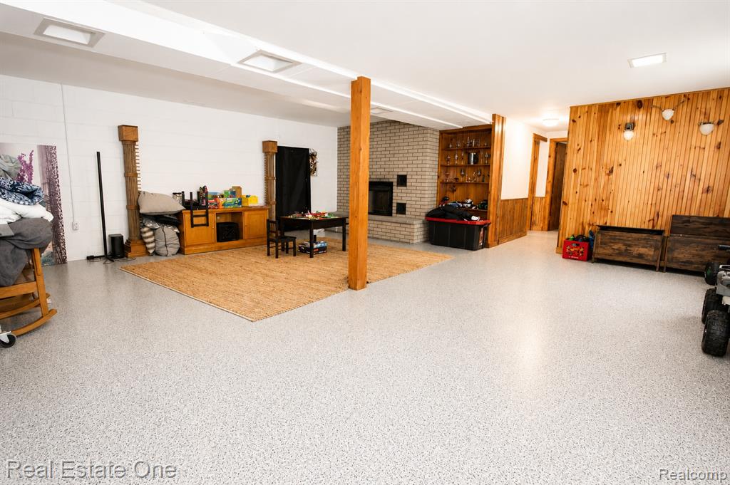 1325 South Hospital Road Waterford, MI 48327 - Photo 23 of 54