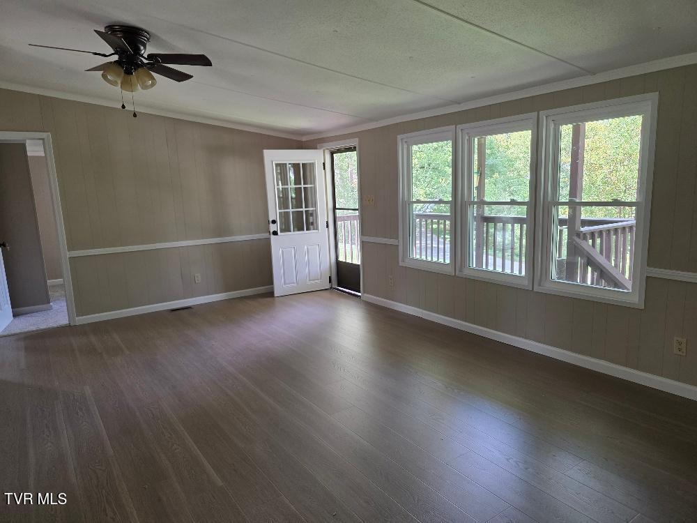 102 Clicktown Road Church Hill, TN 37642 - Photo 2 of 20 clicktown liv room