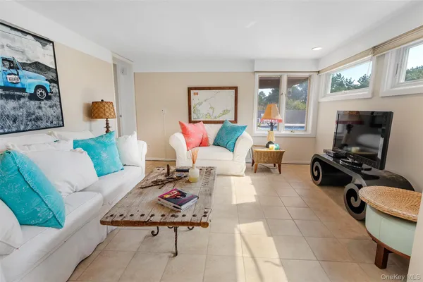 $6,100,000 | 49 Gilberts Path, Amagansett, NY 11930