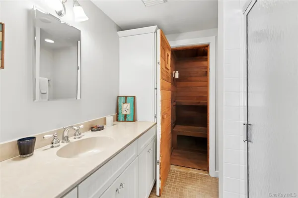 $6,100,000 | 49 Gilberts Path, Amagansett, NY 11930