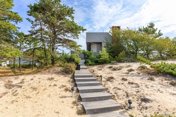 $6,100,000 | 49 Gilberts Path, Amagansett, NY 11930