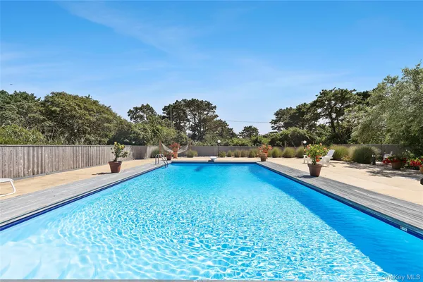 $6,100,000 | 49 Gilberts Path, Amagansett, NY 11930