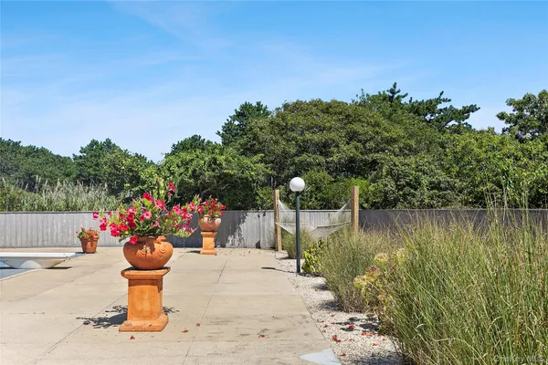 $6,100,000 | 49 Gilberts Path, Amagansett, NY 11930