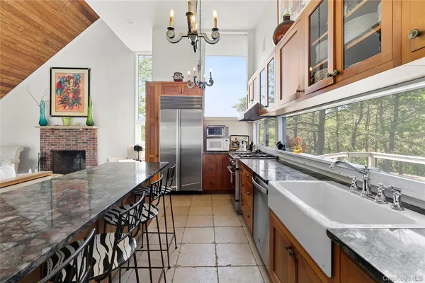 $6,100,000 | 49 Gilberts Path, Amagansett, NY 11930