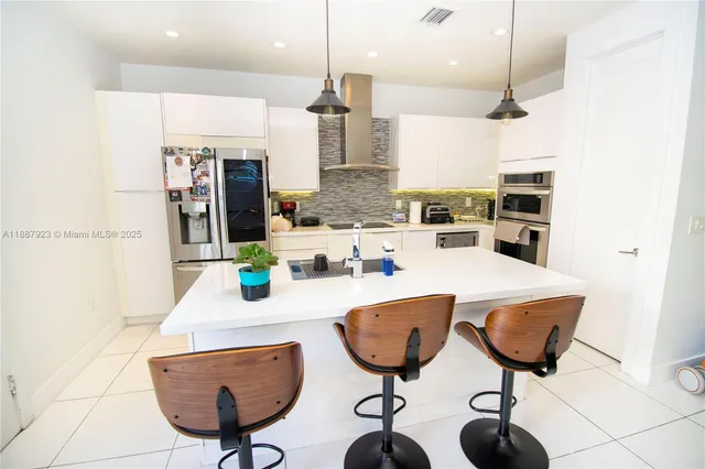 $4,950 | 6320 North W 104th Path, Unit 6320, Doral, FL 33178