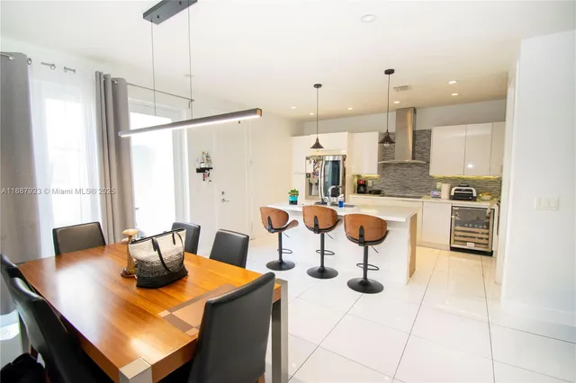 $4,950 | 6320 North W 104th Path, Unit 6320, Doral, FL 33178